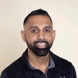 Headshot of Dr. Gurj Kalay, DC